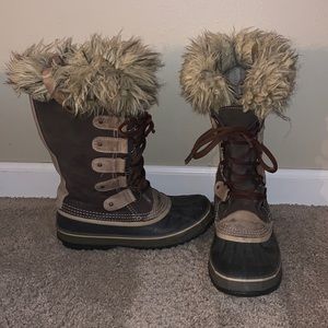 Joan of arctic size 9 brown winter boots faux fur